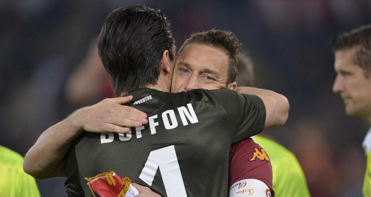 Totti: "Buffon 50 yaşına qədər oynamaq istəyir"