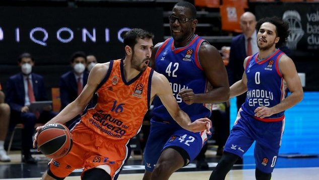 "Anadolu Efes" və "Fənərbağça" üçün uğursuz tur