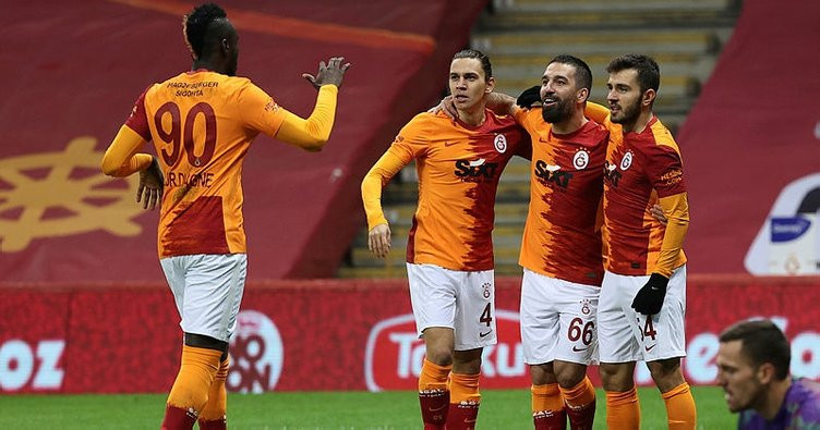 "Qalatasaray" ikinci pillədəki mövqeyini qoruyub