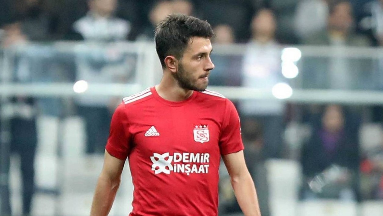 Emre Kılınçın gedəcəyi klubda məvacibi bəlli olub