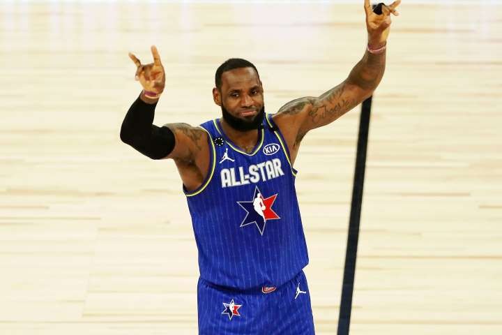 Lebronun forması hərracda 630 min dollara satılıb