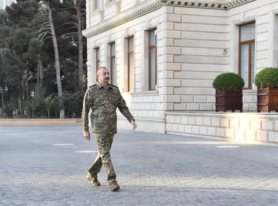 Ali Baş Komandan Qubadlı uğrunda gedən döyüşlərdə fərqlənmiş hərbi birlik komandirlərini təbrik edib