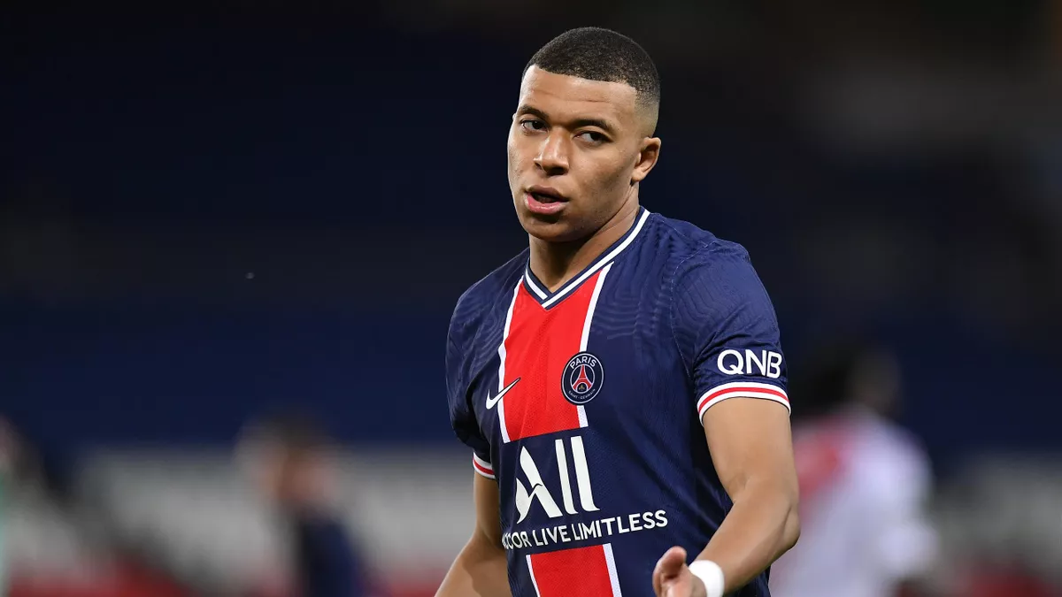 Kilian Mbappe komanda yoldaşları ilə vidalaşıb