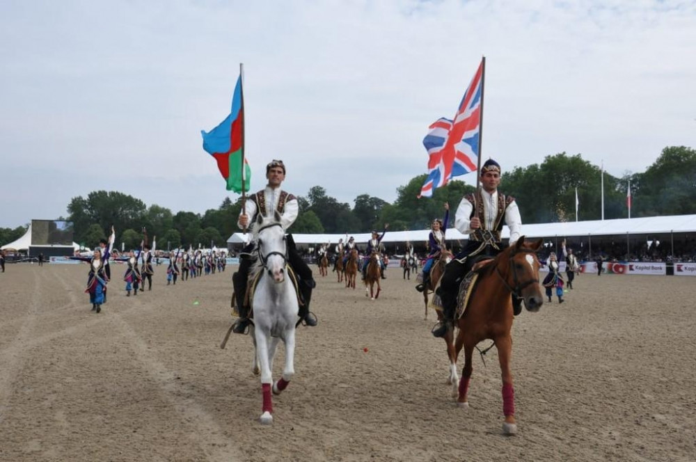 DSX-nin “Süvarilər” dəstəsinin təqdimatında Qarabağ atları “Royal Windsor Horse Show” adlı tədbirdə nümayiş etdirilib