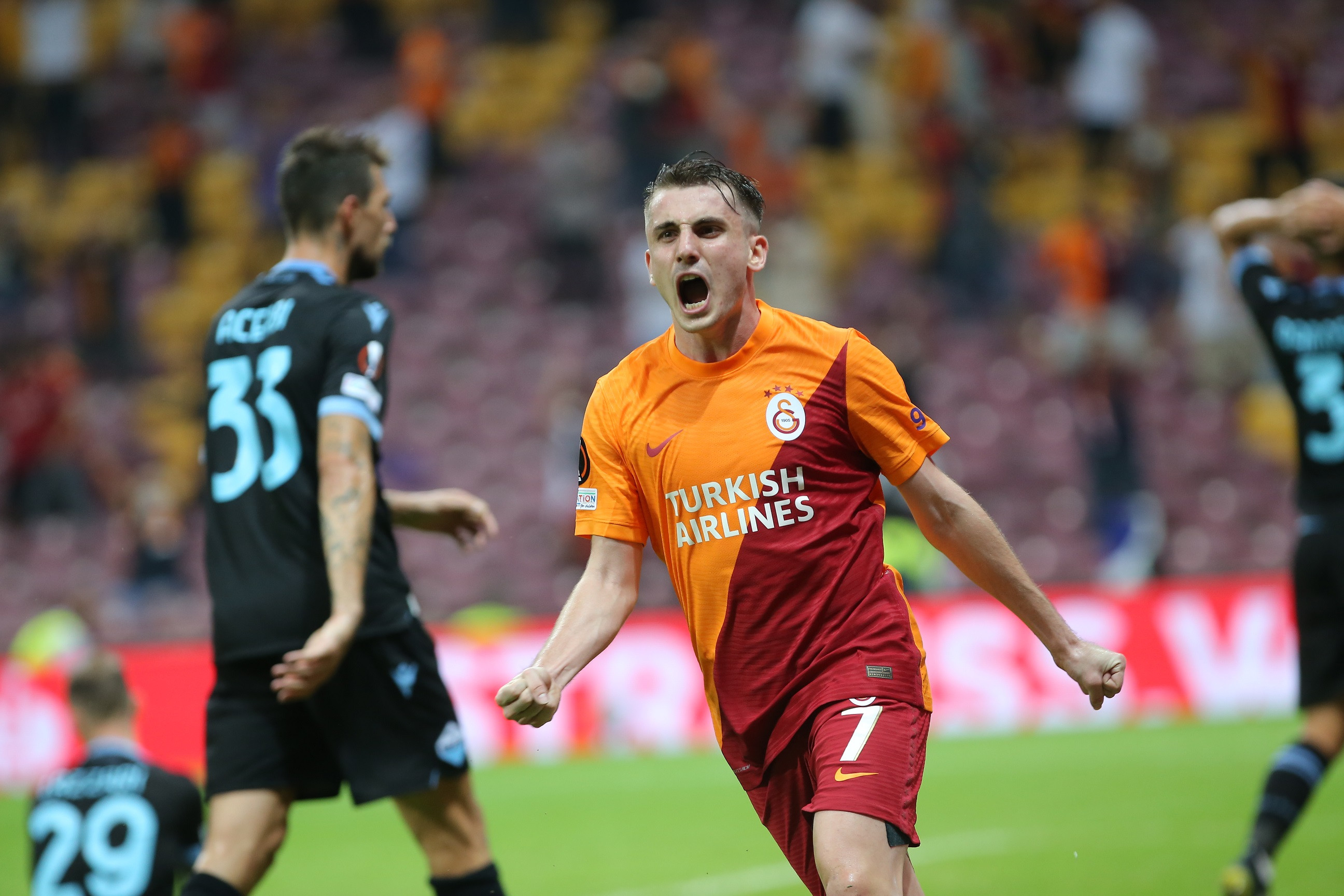 "Qalatasaray" qələbə ilə başladı, "Fənərbağça" Frankfurtdan xalla qayıtdı