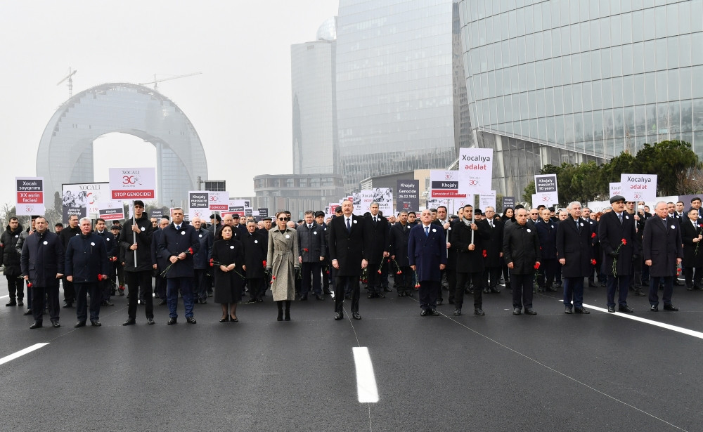 Prezident və birinci xanım Xocalı ilə bağlı ümumxalq yürüşündə iştirak ediblər