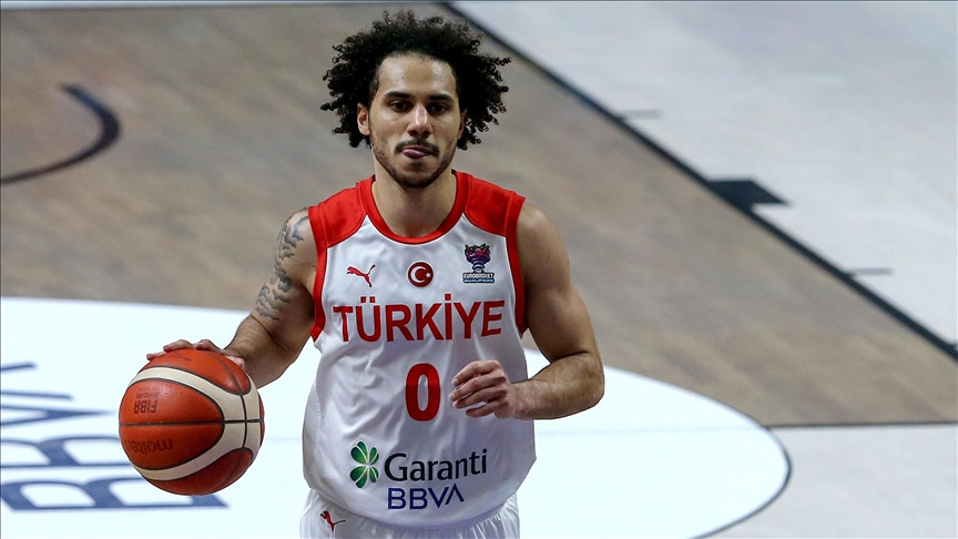 Larkin türkiyəli basketbolçu statusundan məhrum edildi