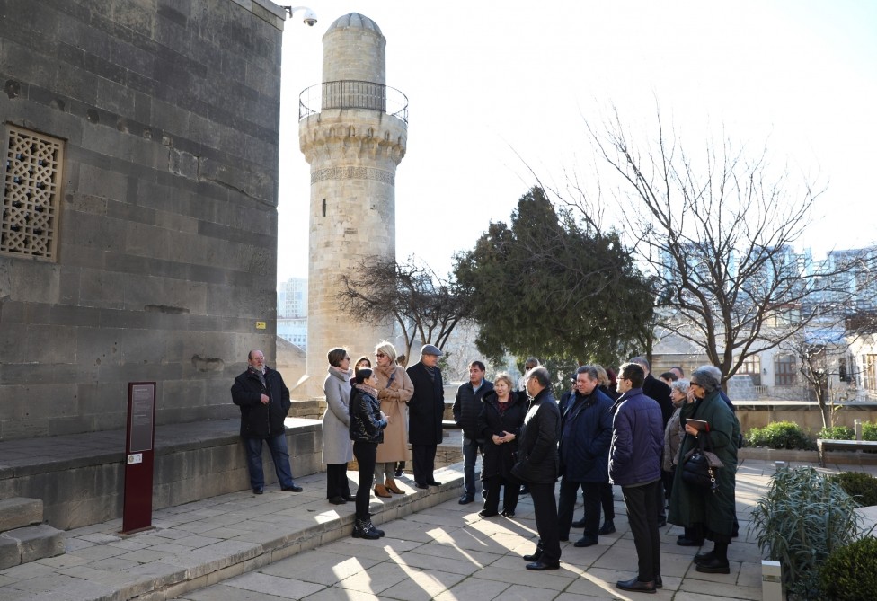 “Bakı-Moskva: mədəniyyətlərin dialoqu” konfransının iştirakçıları İçərişəhərlə tanış olublar