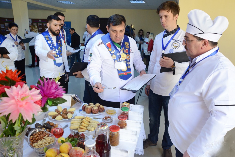 Bakıda gənc kulinarların üçüncü şirniyyat festivalı keçirilib