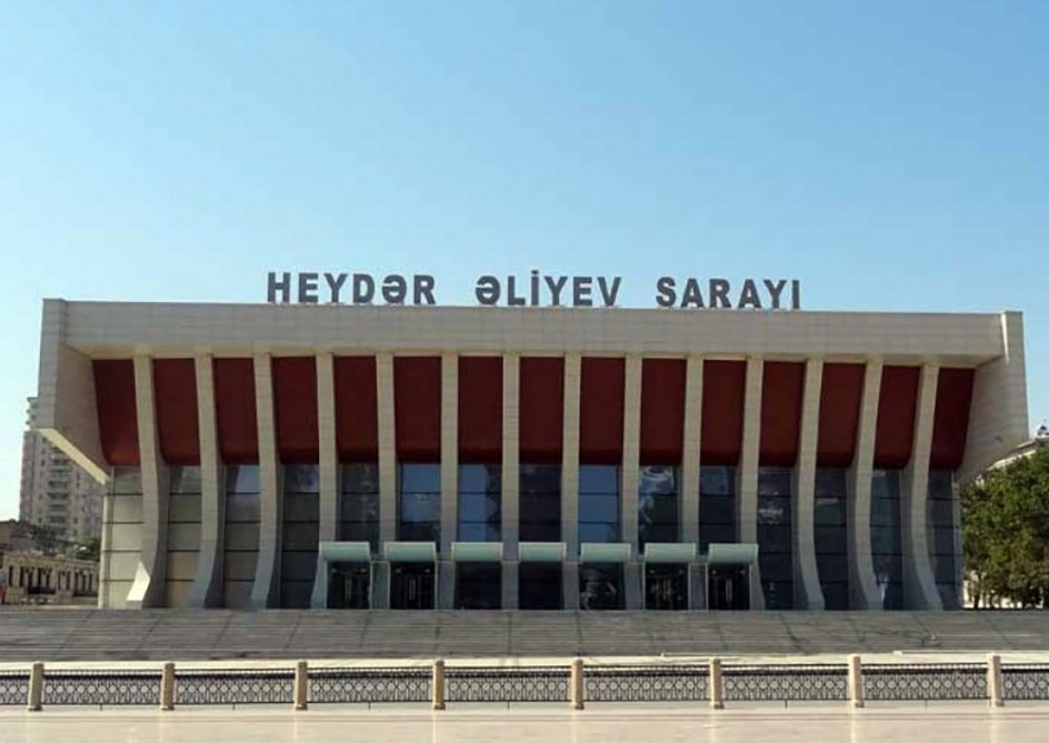 Heydər Əliyev Sarayı Silahlı Qüvvələrə Yardım Fonduna ianə edib