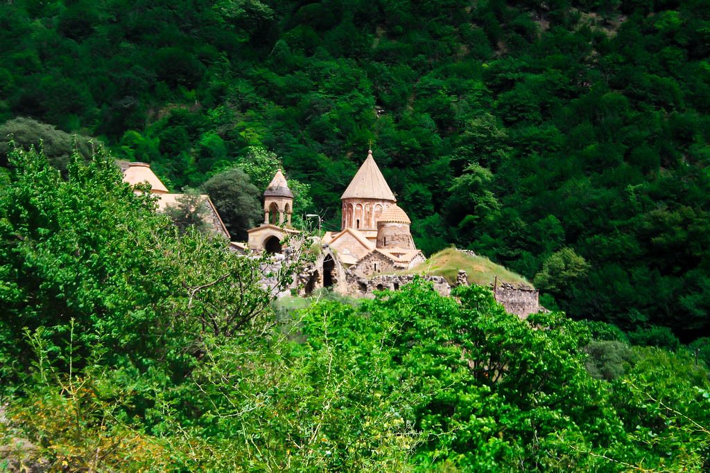 Kəlbəcərdəki monastırın əşyaları qeyri-qanuni olaraq ermənistana daşınır