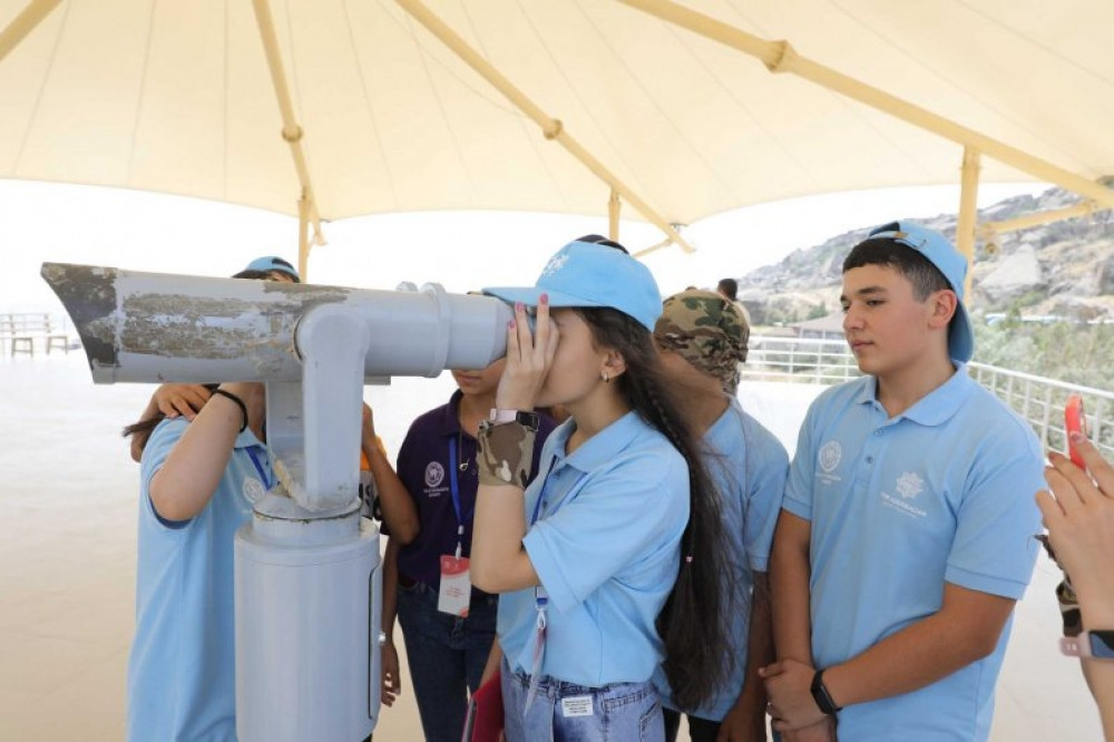 “Qaliblər düşərgəsi”nin iştirakçıları Qobustan qoruğuna ekskursiya ediblər