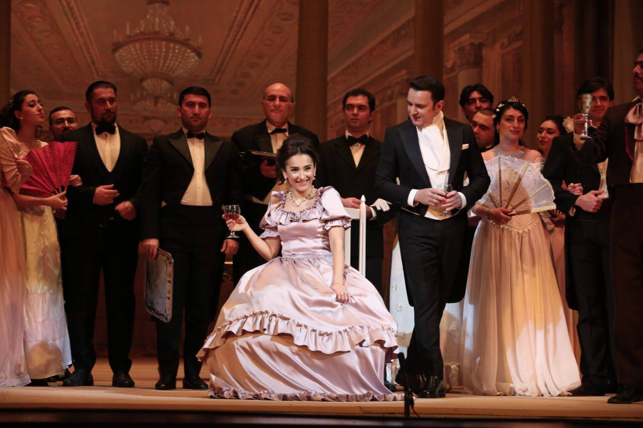 “Traviata” operasının tamaşası böyük maraqla qarşılanıb