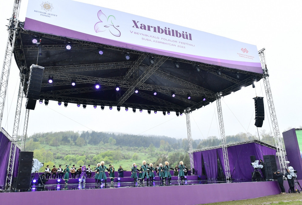 “Xarıbülbül” Beynəlxalq Folklor Festivalının ikinci günü