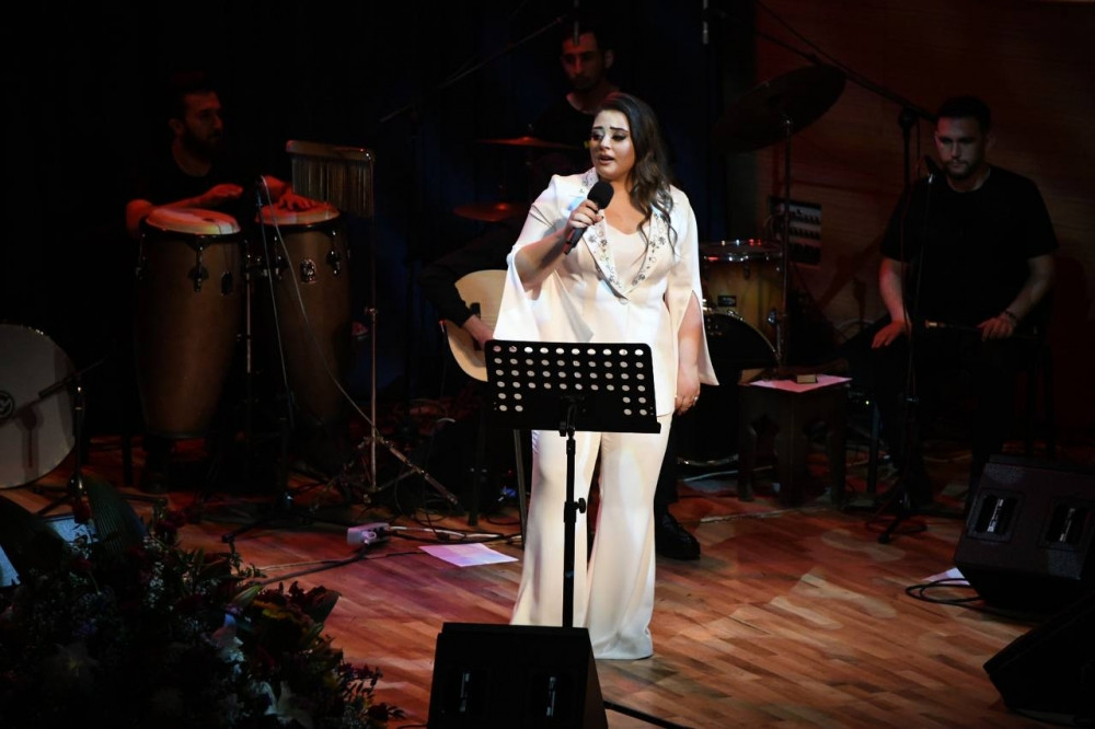 Beynəlxalq Muğam Mərkəzinin solisti Almaxanım Əhmədlinin ilk solo konserti keçirilib