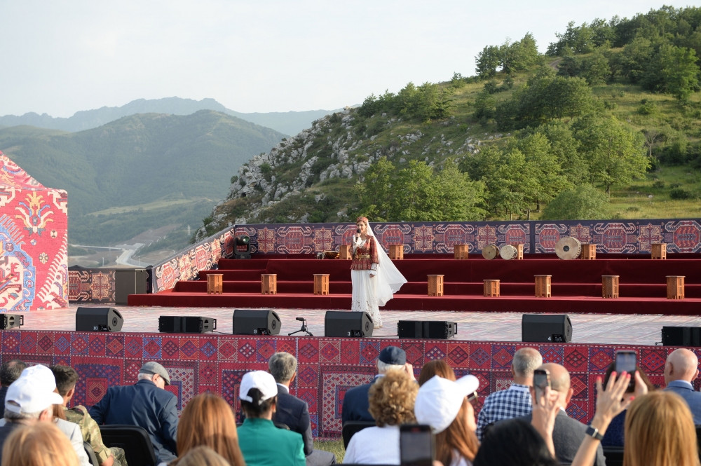 Vaqif Poeziya Günləri çərçivəsində Cıdır düzündə konsert-tamaşa təqdim olunub