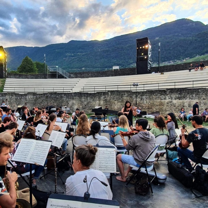 Azərbaycanlı violin ifaçısı İsveçrədə opera festivalında orkestrin konsertmeysteri seçilib