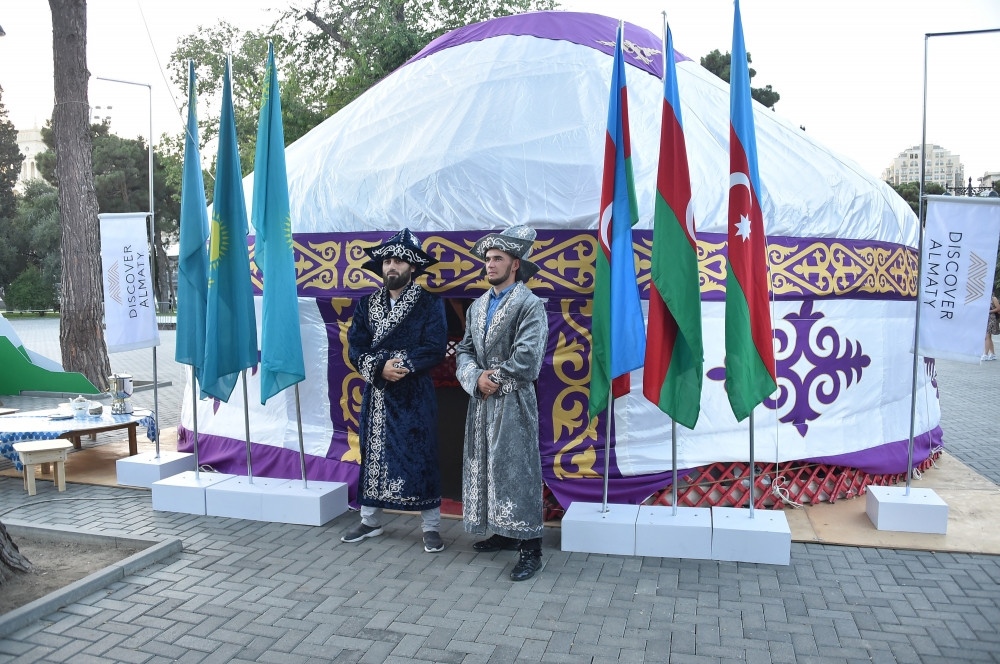 Dənizkənarı Milli Parkda “Kobız sarını” folklor-etnoqrafik ansamblının çıxışı olub