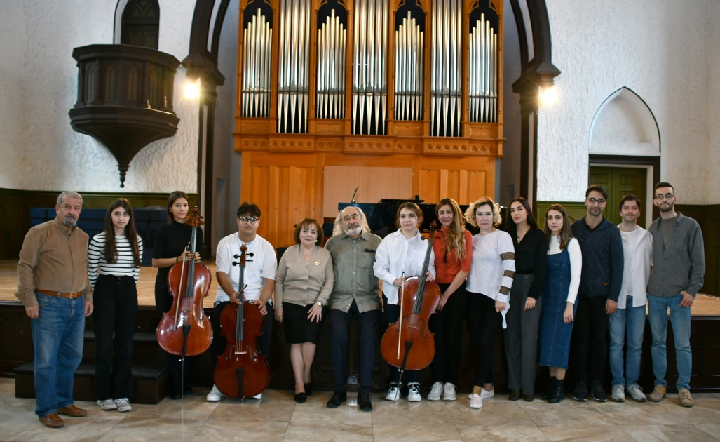 Filarmoniyada tanınmış cello ifaçısı Mark Drobinski tərəfindən ustad dərsi keçirilib