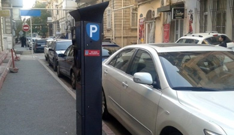 В Азербайджане вводится штраф за неправильную парковку на проезжей части
