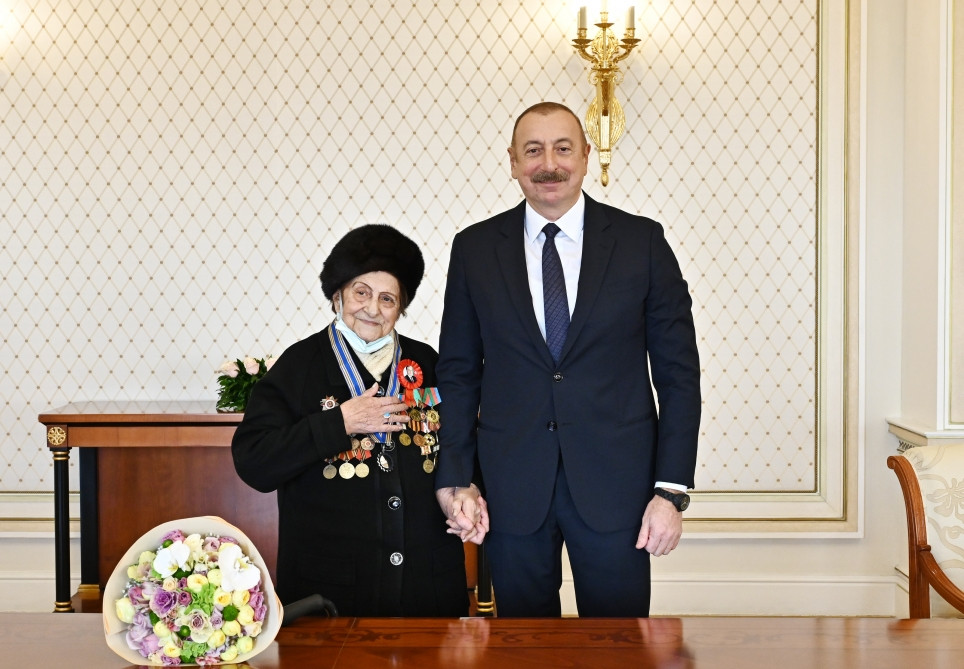 President Ilham Aliyev presents “Istiglal” Order to Fatma Sattarova