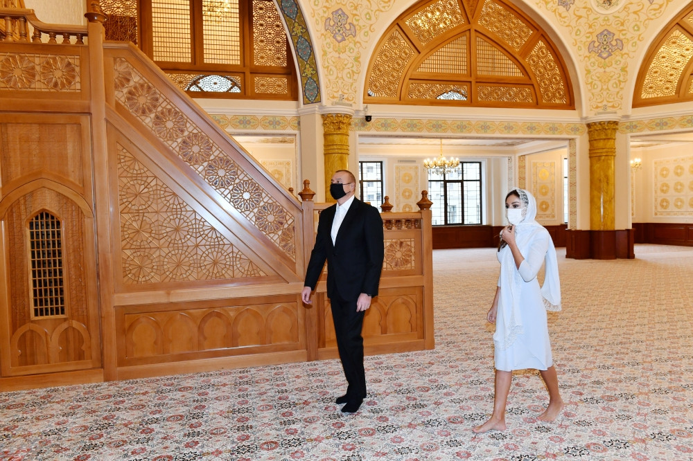 Azerbaijani President, First Lady view conditions in "Khanim Fatimeyi Zahra" mosque