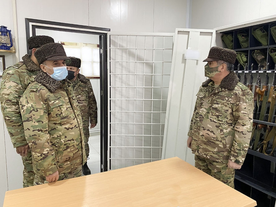 Министр обороны посетил воинские части в Лачинском районе