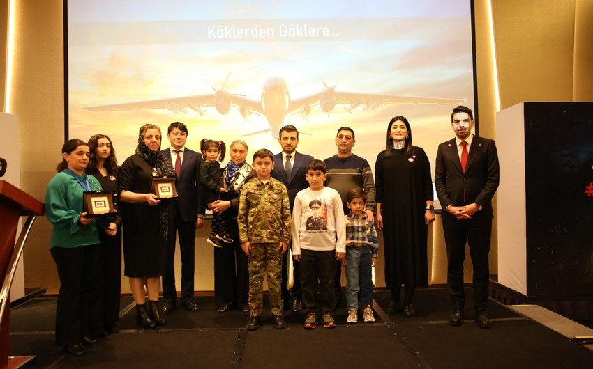 Selcuk Bayraktar meets with martyrs' families in Baku