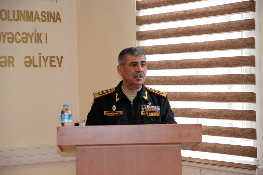 Müdafiə naziri xüsusi təyinatlı təhsil müəssisələrində olub