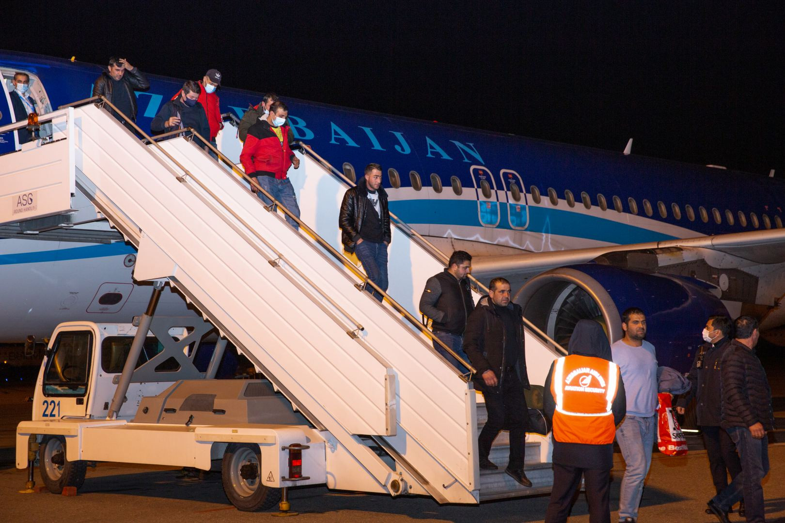 Bu gün daha bir qrup azərbaycanlı Bakıya gətirilir