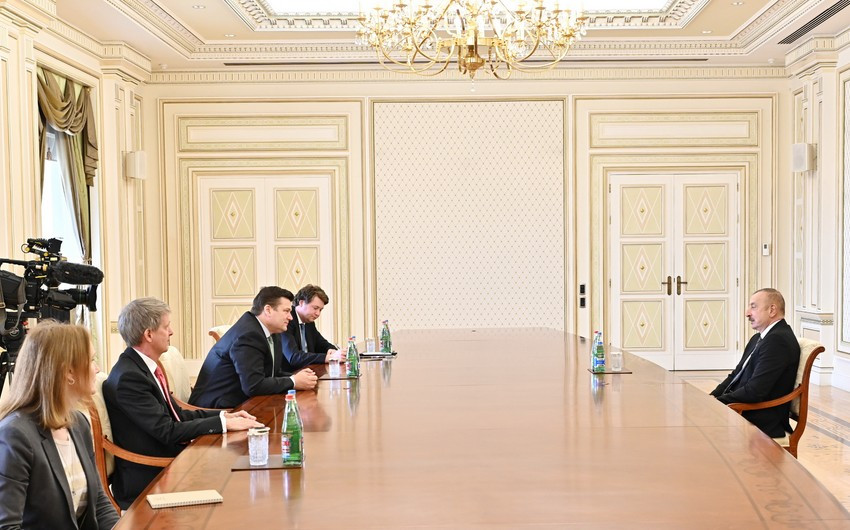 President Ilham Aliyev receives UK Minister of Armed Forces