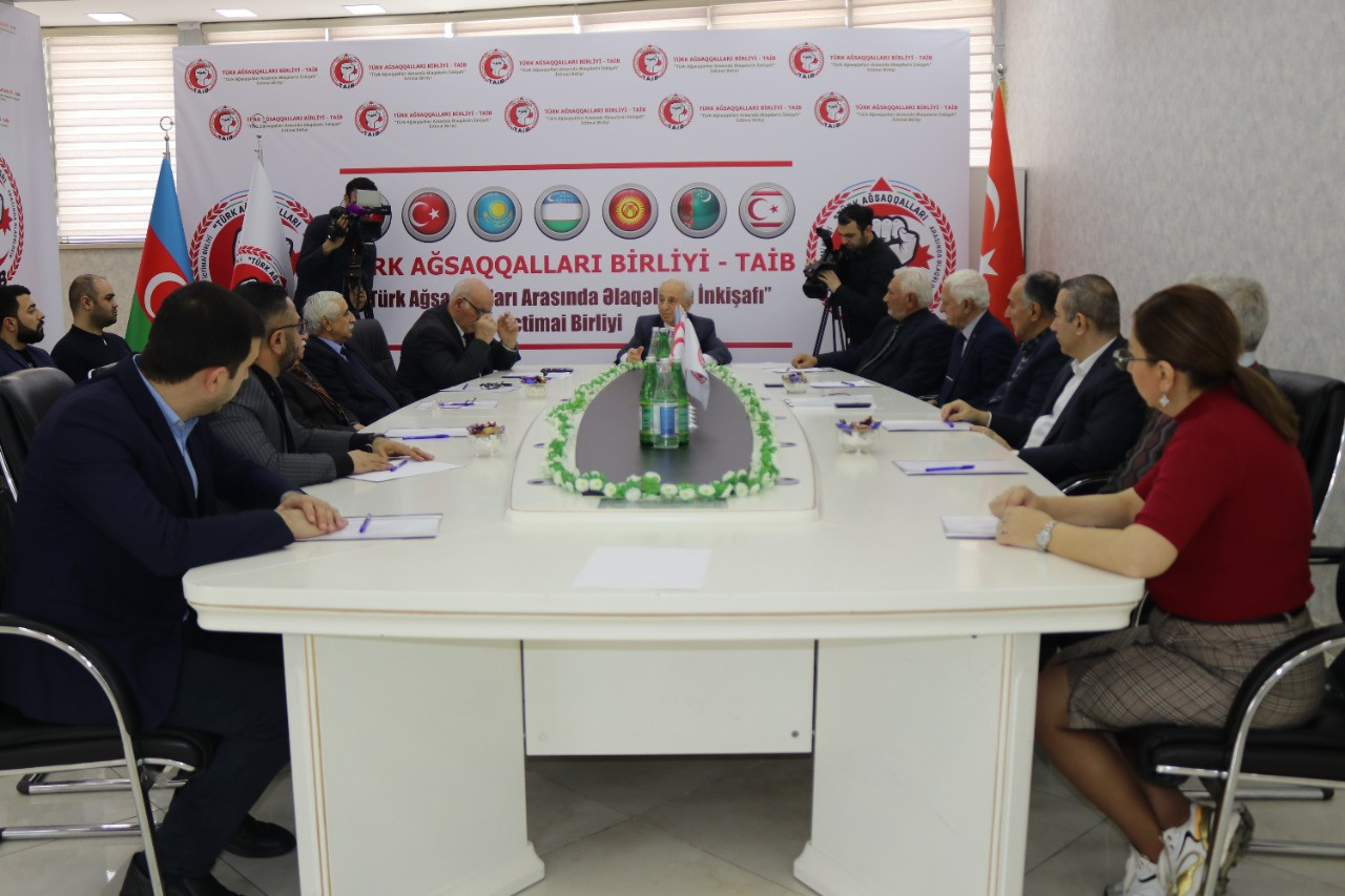 Azərbaycanlıların Soyqırımı Gününə həsr olunmuş dəyirmi masa keçirilib