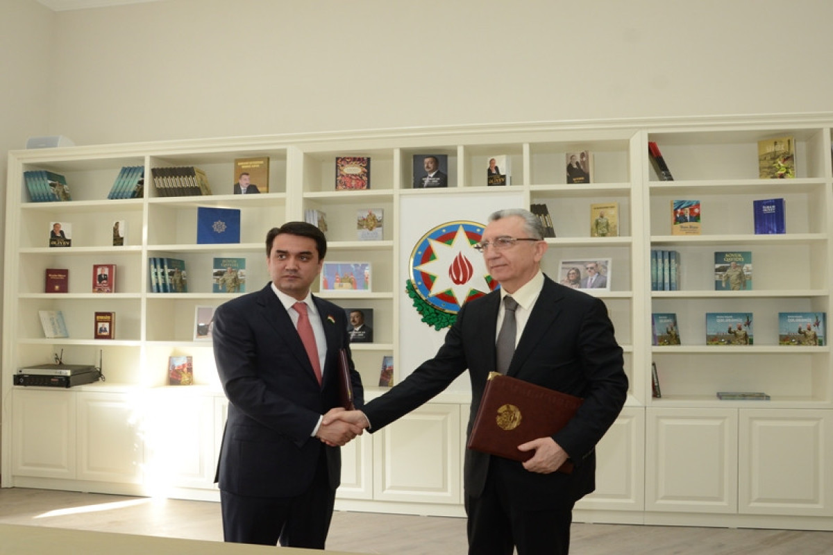 Баку и Душанбе стали городами-побратимами