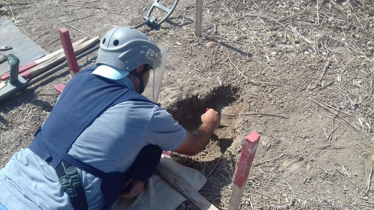 Azərbaycan Ordusunun hərbi qulluqçusu minaya düşüb