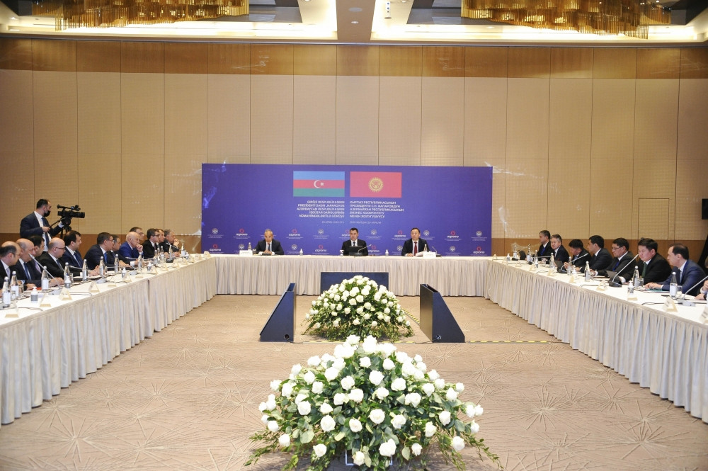 Qırğızıstan Prezidenti Azərbaycanın işgüzar dairələri ilə görüşüb