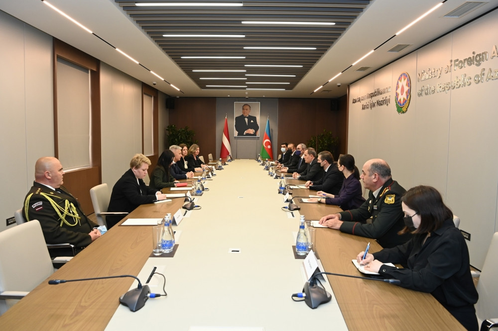 Ceyhun Bayramov Latviyanın Baş nazirinin müavini ilə görüşüb