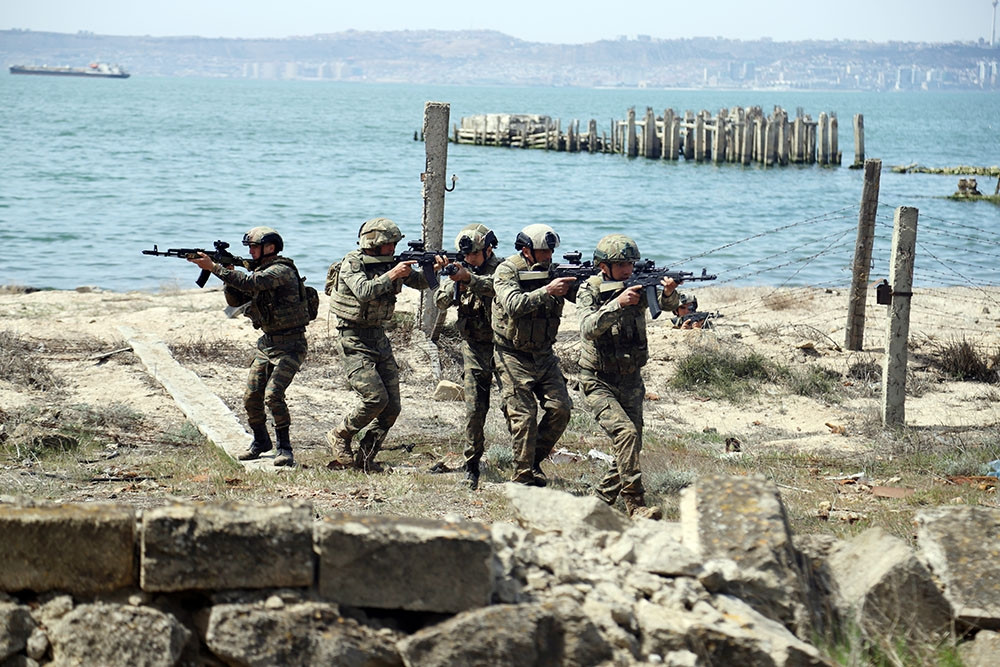 Азербайджанские военнослужащие осуществили мероприятия по проникновению в тыл противника по морю и обезвреживанию террористов