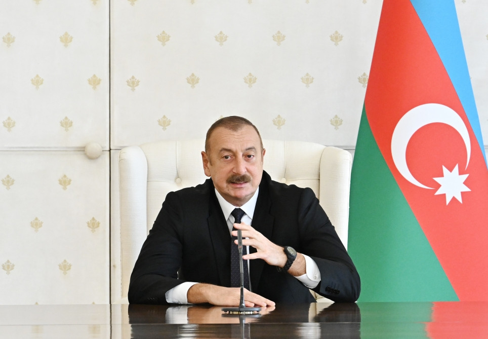 Azerbaijani President receives wrestlers