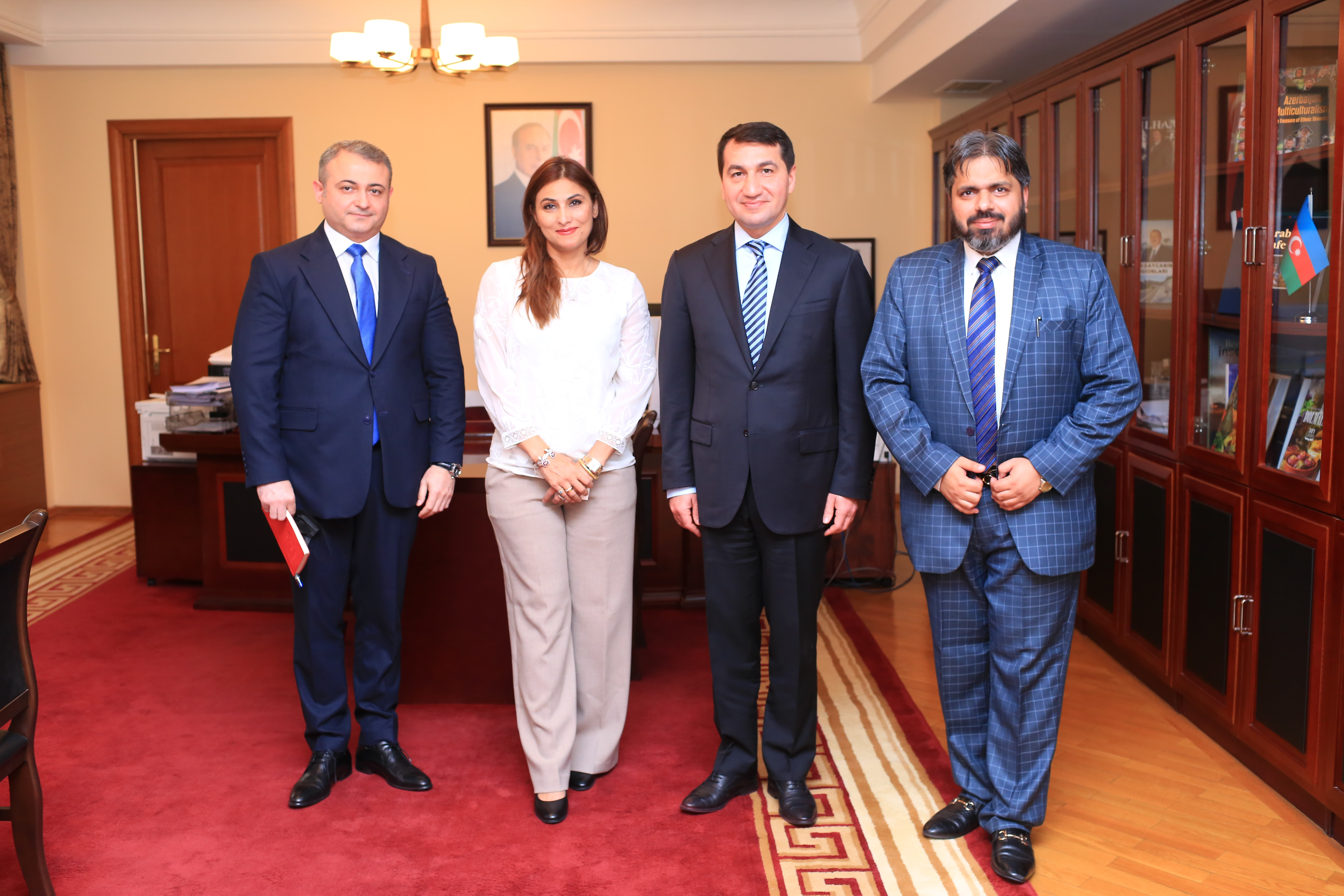 Prezidentin köməkçisi Hikmət Hacıyev Pakistan televiziyasının rəhbərliyi ilə görüşüb