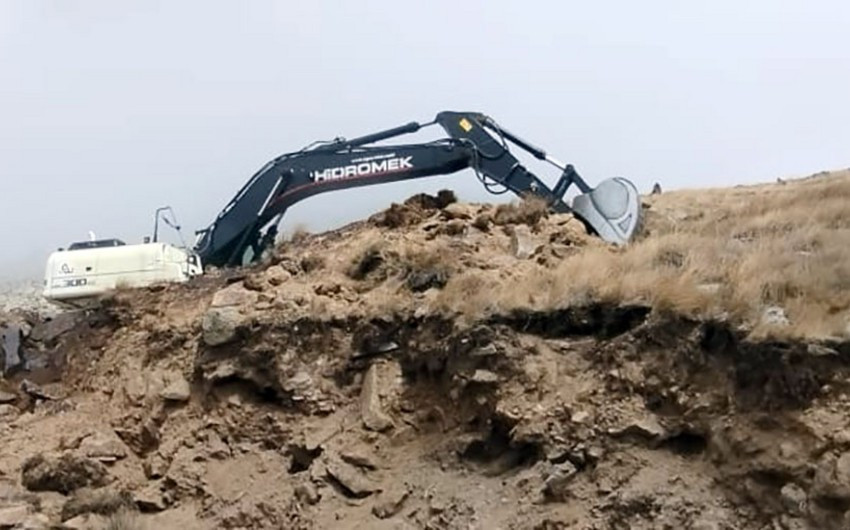 Laçında mülki şirkətə məxsus ekskavator atəşə tutulub