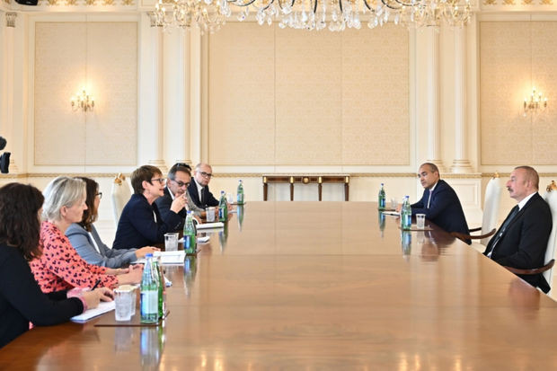 Президент Ильхам Алиев принял делегацию во главе с президентом Европейского банка реконструкции и развития