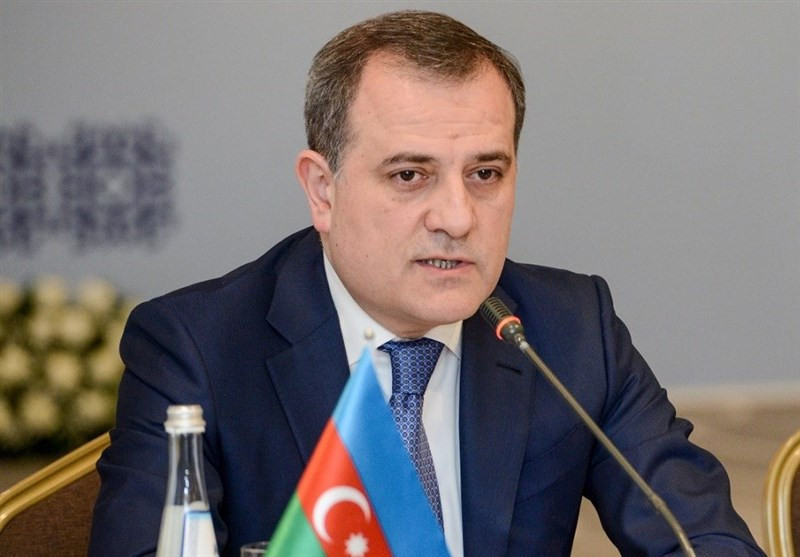 Azerbaijani FM leaves for US
