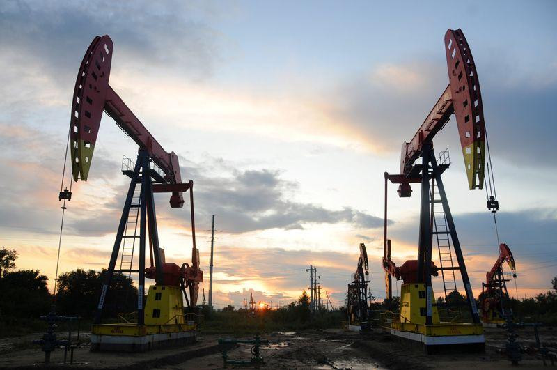 Oil prices drop on world markets