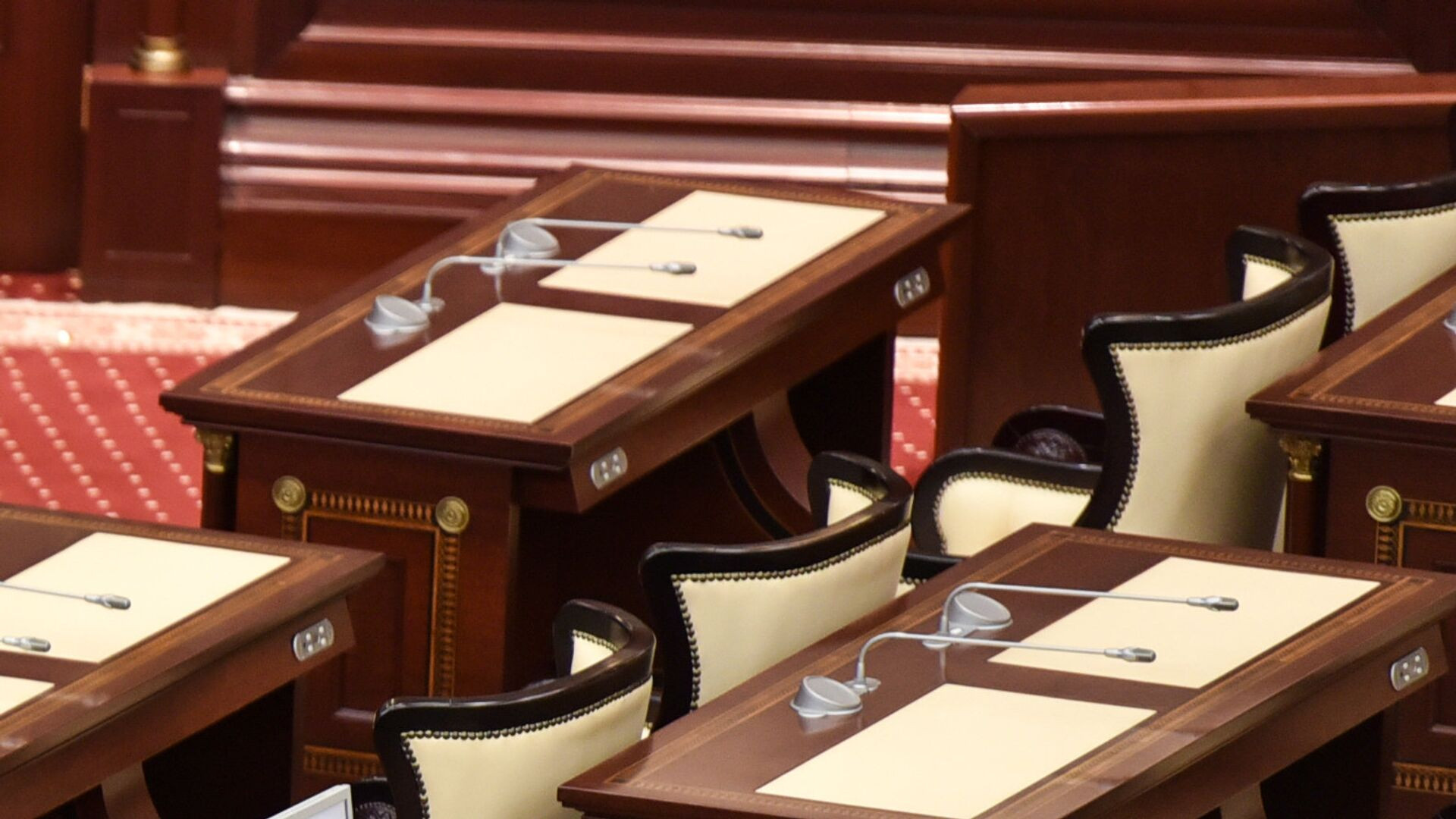 Milli Məclisdə “Mikro və kiçik və orta sahibkarlığın inkişafı haqqında” qanun layihəsi müzakirə edilir