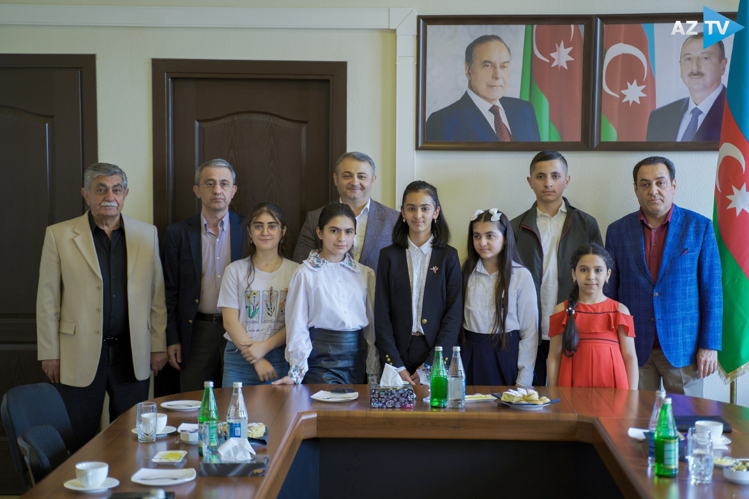 Rovshan Mammadov meets with winners of Contest of Poems, Stories and Essays