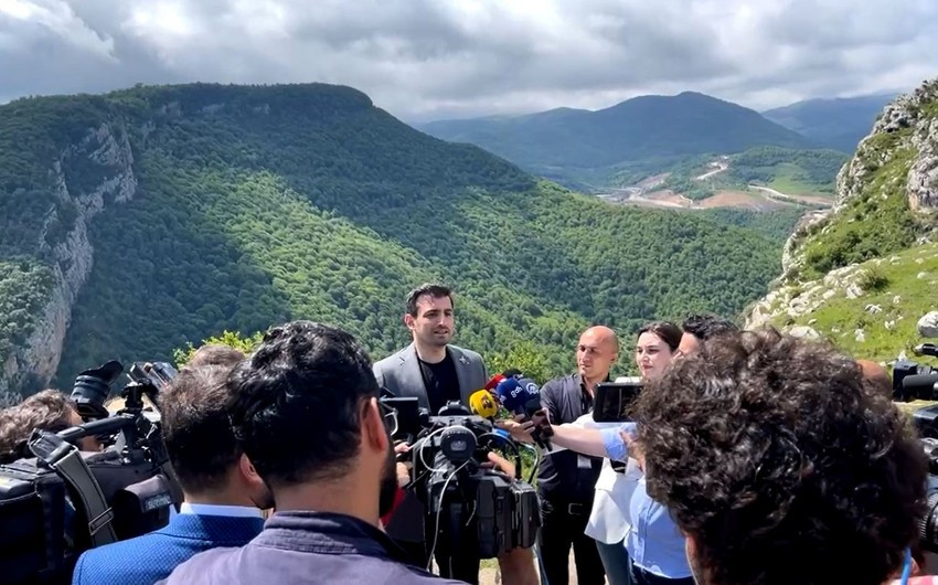 Сельджук Байрактар призвал посещать  Шушу