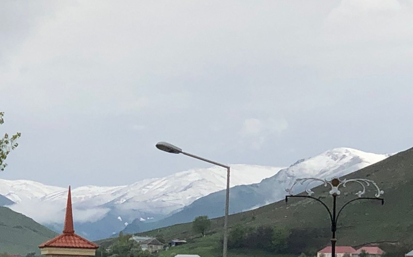 Dağlara qar yağıb