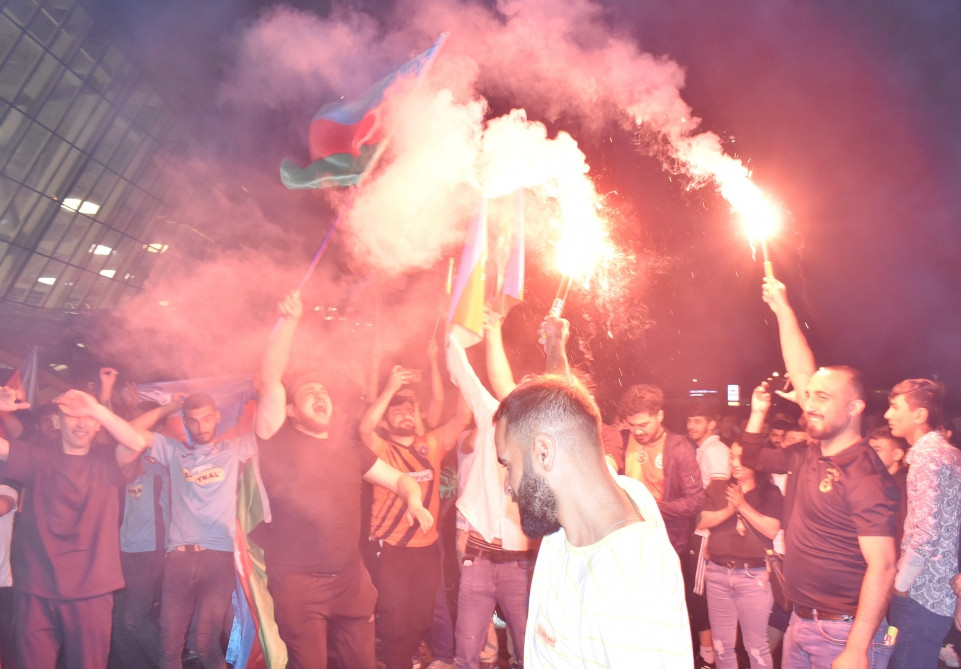 Tarix yazan millimiz  Vətənə qayıtdı