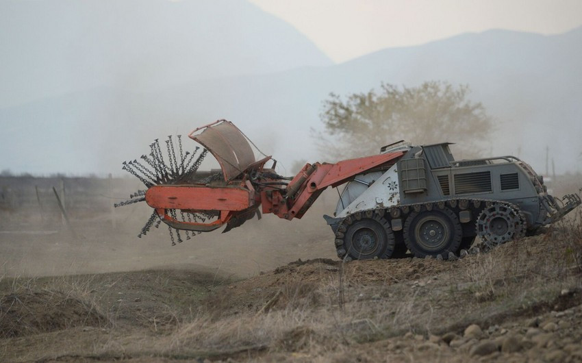 ANAMA 18 minatəmizləyən maşın alıb