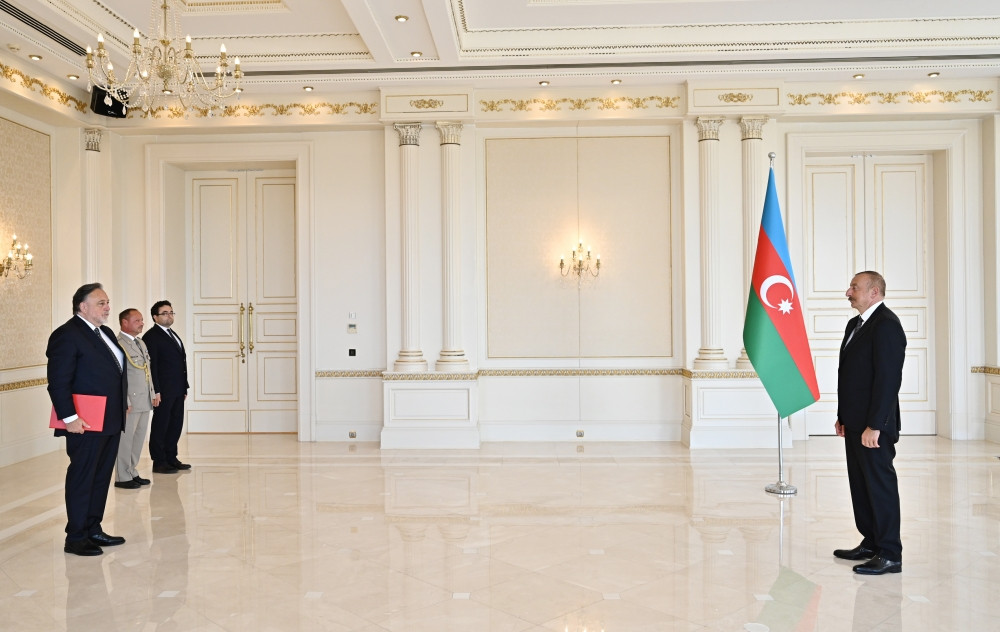 President Ilham Aliyev received credentials of incoming ambassador of Czech Republic